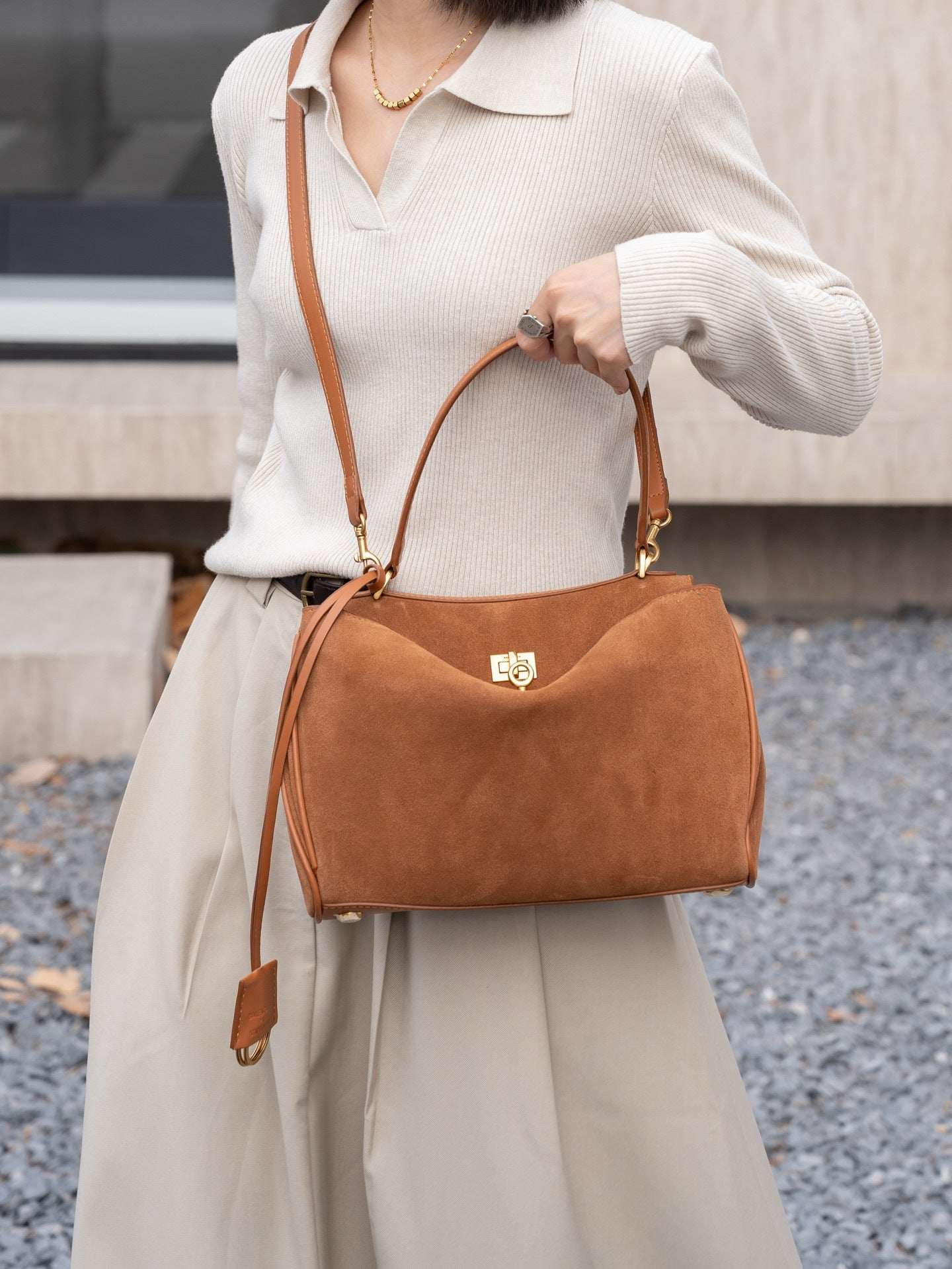commuter-friendly leather tote