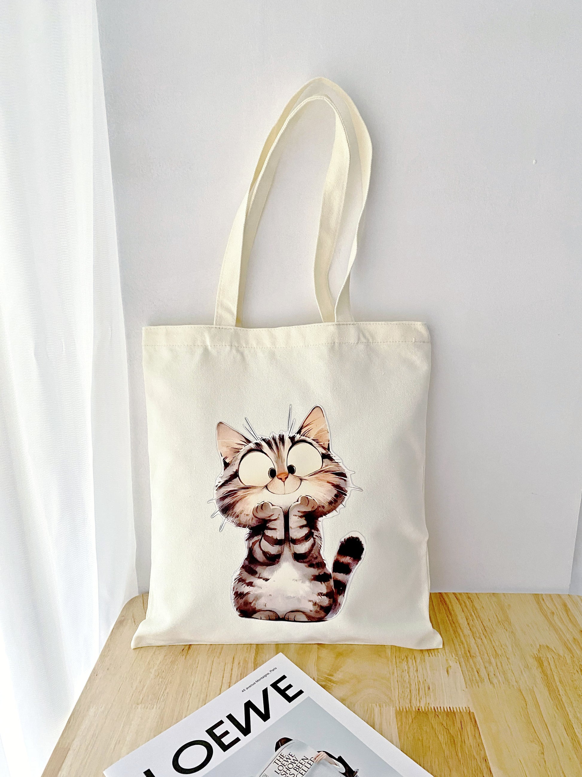Natural material tote bag with charming kitty design