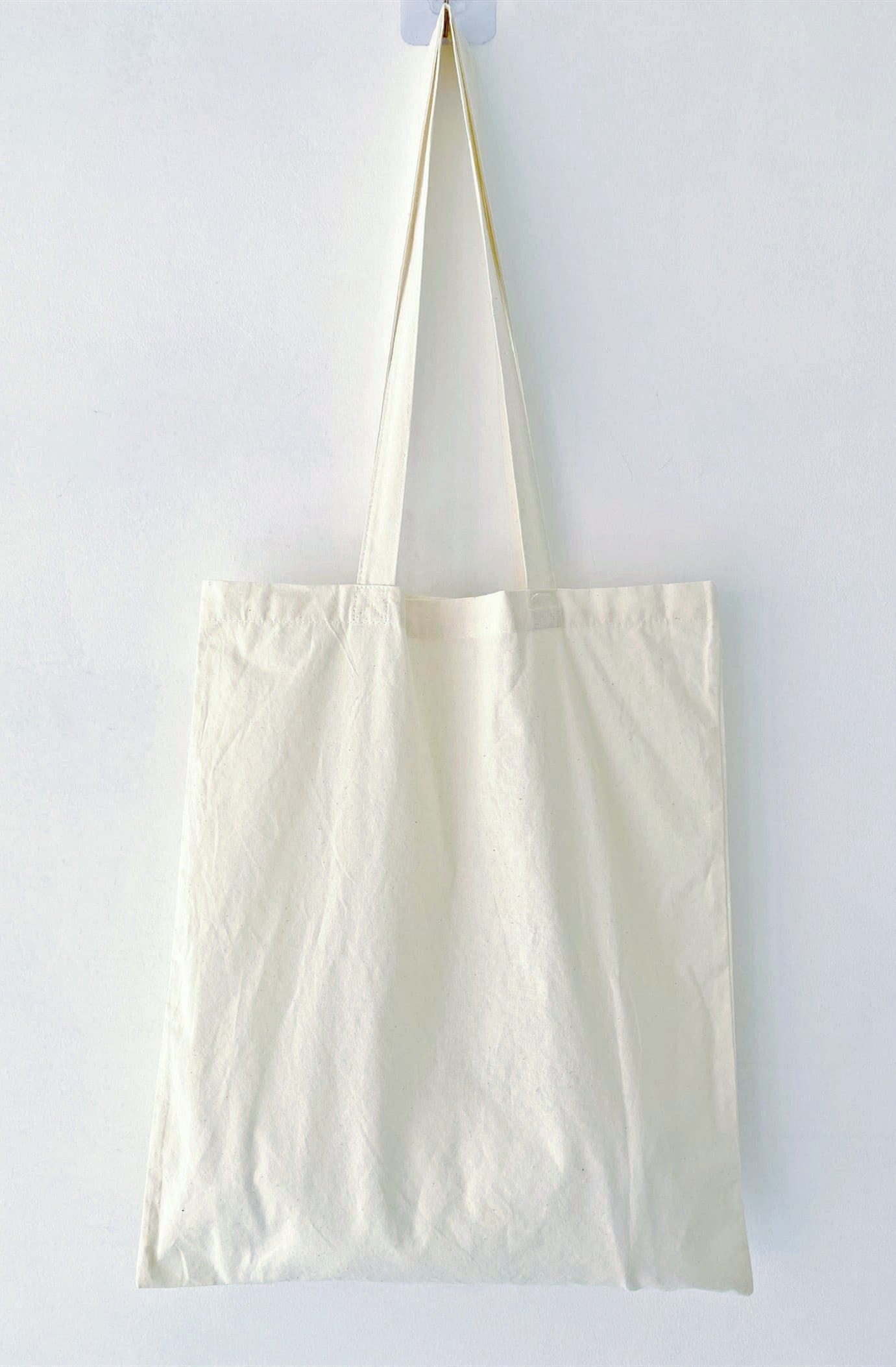 Simple elegance: A textile bag for unique and personalized gift-giving.