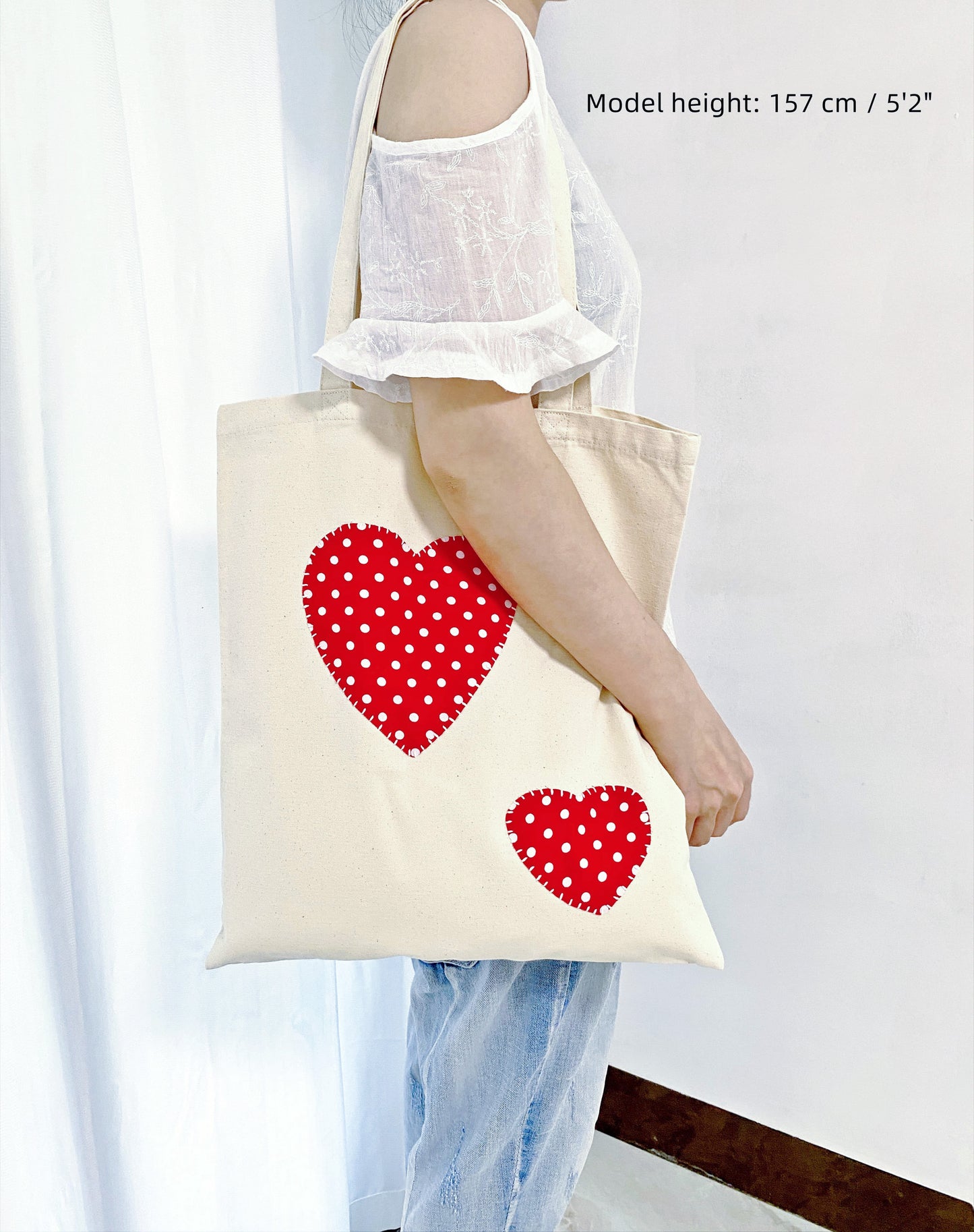 A clutter-free way to carry a yoga mat and a water bottle to the park.