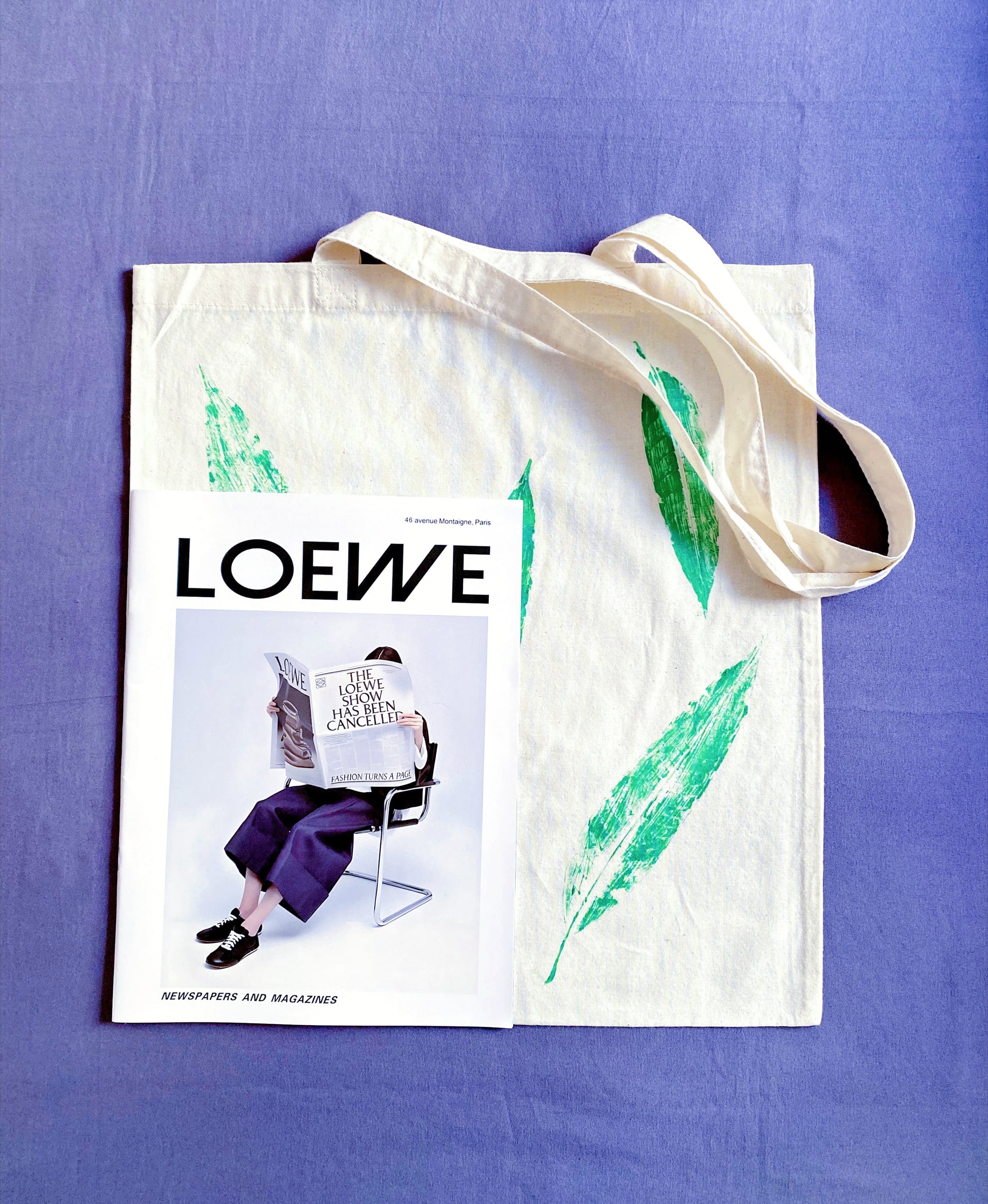 A unique and eco-friendly gift idea: cotton tote with hand-printed leaf pattern, perfect for nature lovers and mindful shoppers.