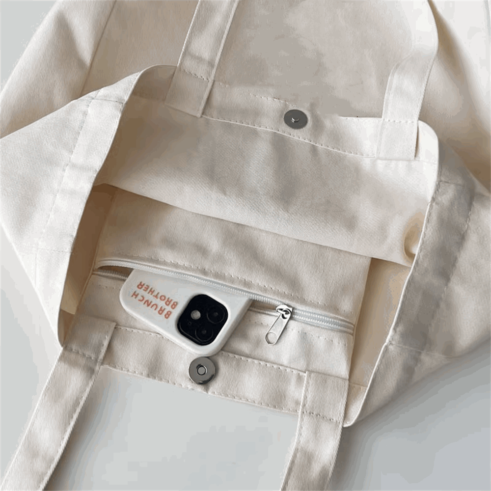 bag suitable for farmers’ markets, coffee shops, or library runs