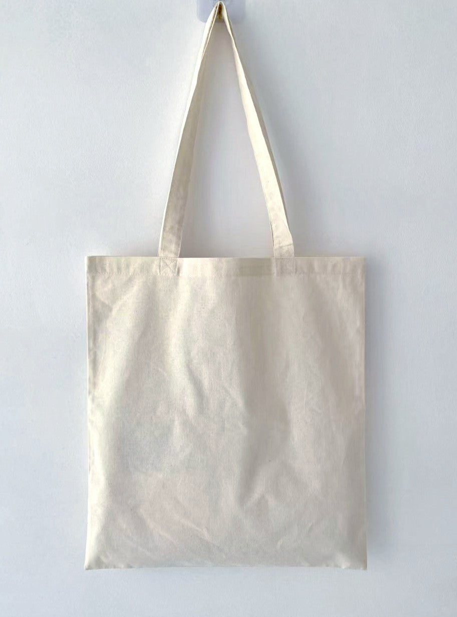Personalized-look tote bag that supports sustainable fashion brands.