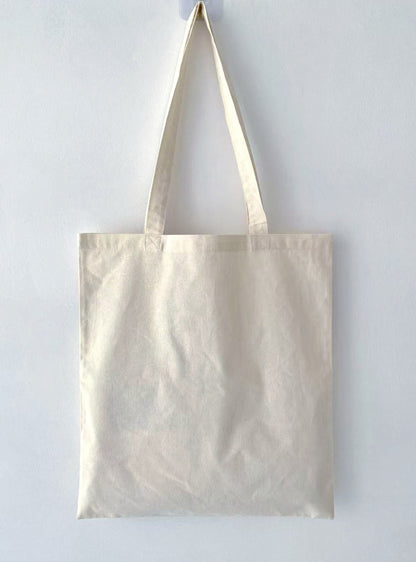 Personalized-look tote bag that supports sustainable fashion brands.