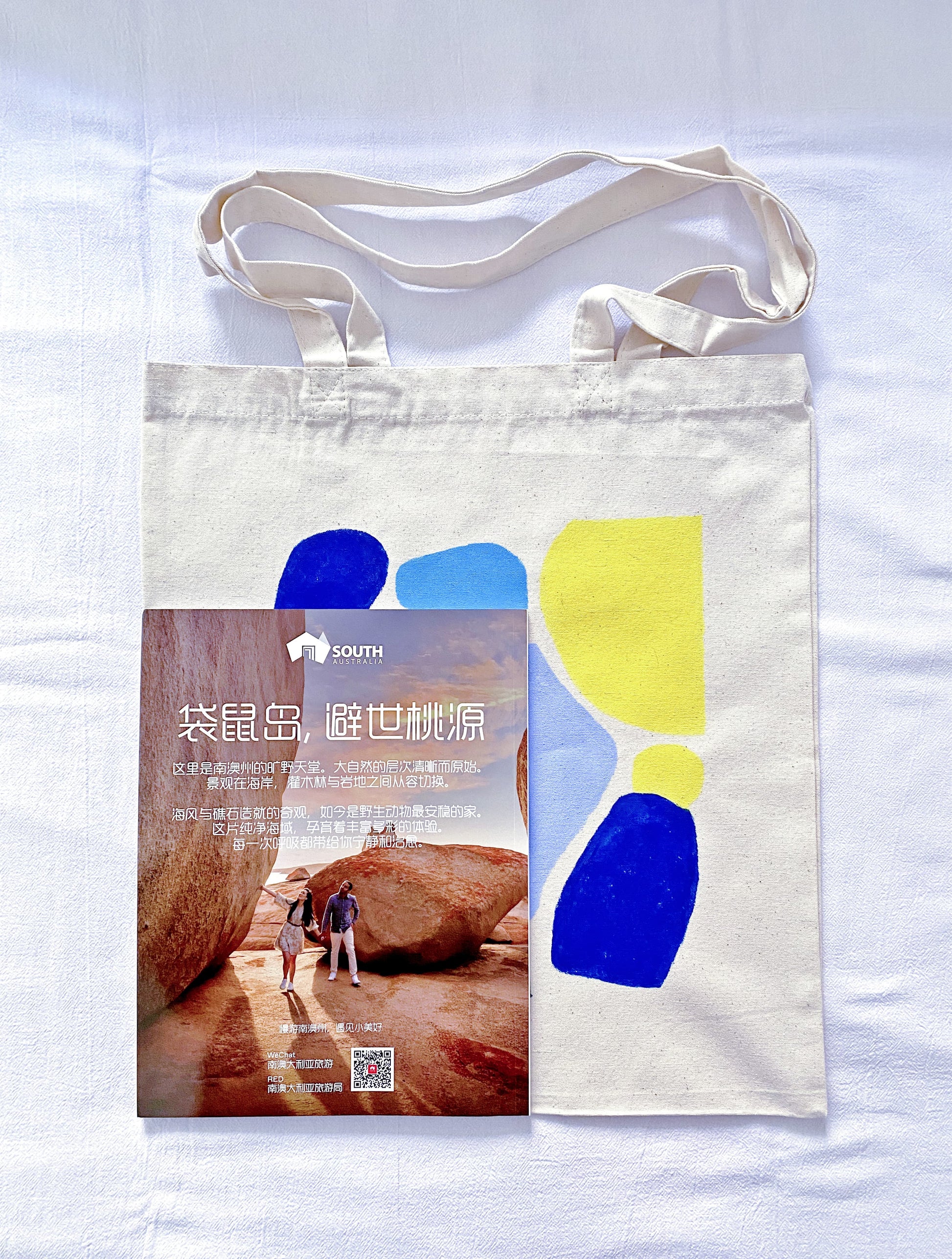 cotton canvas shoulder bag decorated with a freehand drawing detail