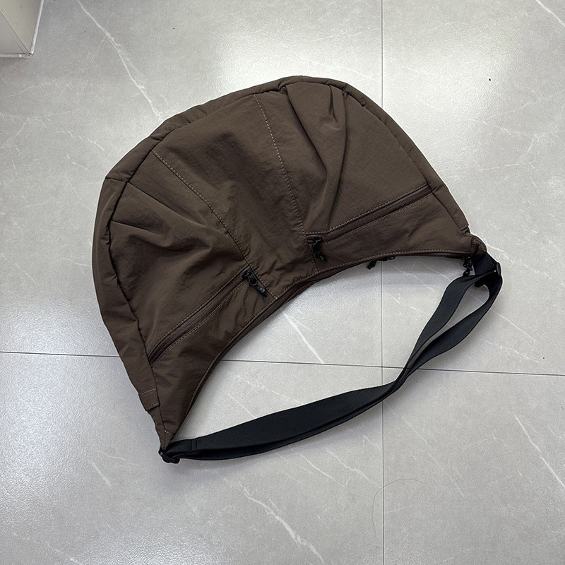 Casual women's shoulder bag for everyday adventures