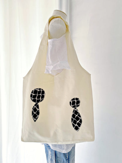 Reusable shopping bag with artistic design