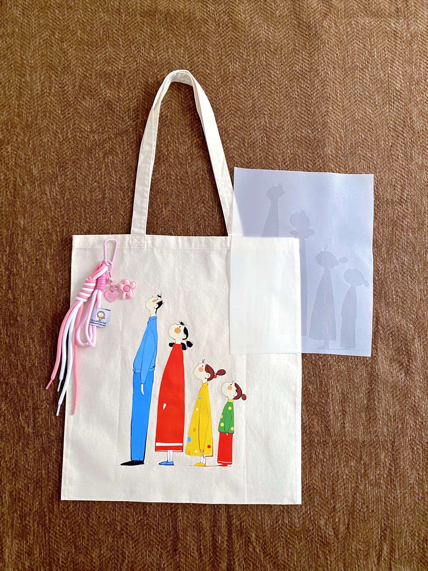 flexible tote bag that adjusts based on what you carry inside