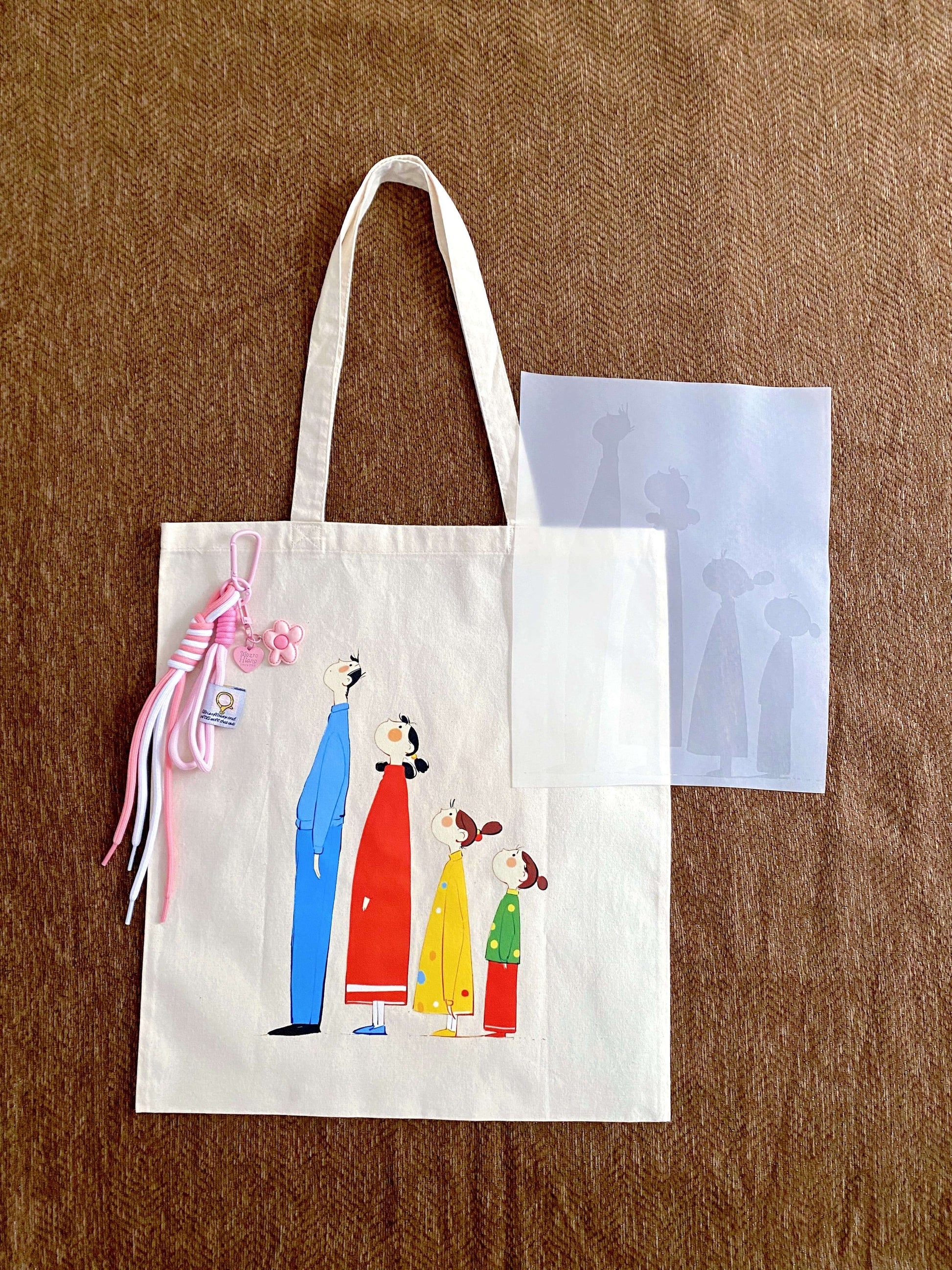 flexible tote bag that adjusts based on what you carry inside