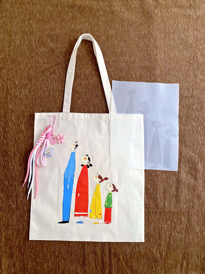 flexible tote bag that adjusts based on what you carry inside