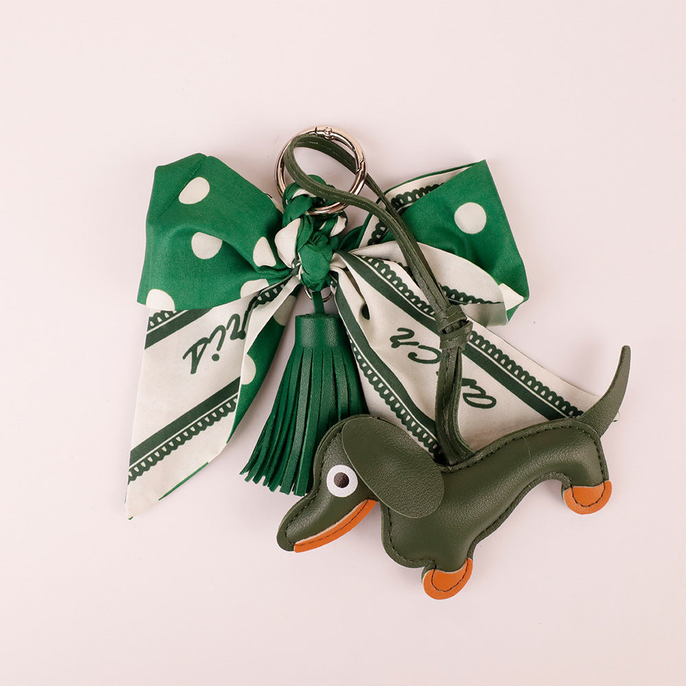 Forest green fabric bow charm attached to a summer beach bag