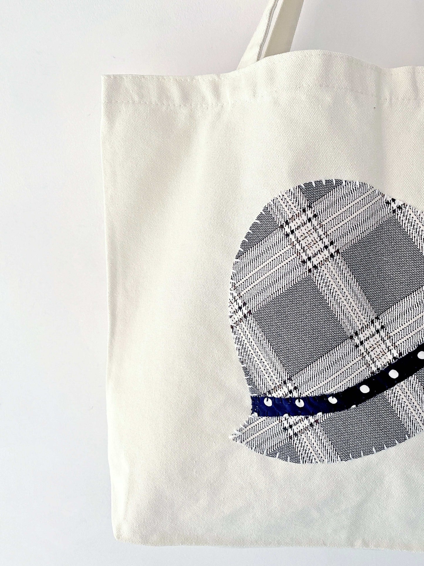 relaxed fabric bag as a thoughtful lifestyle gift