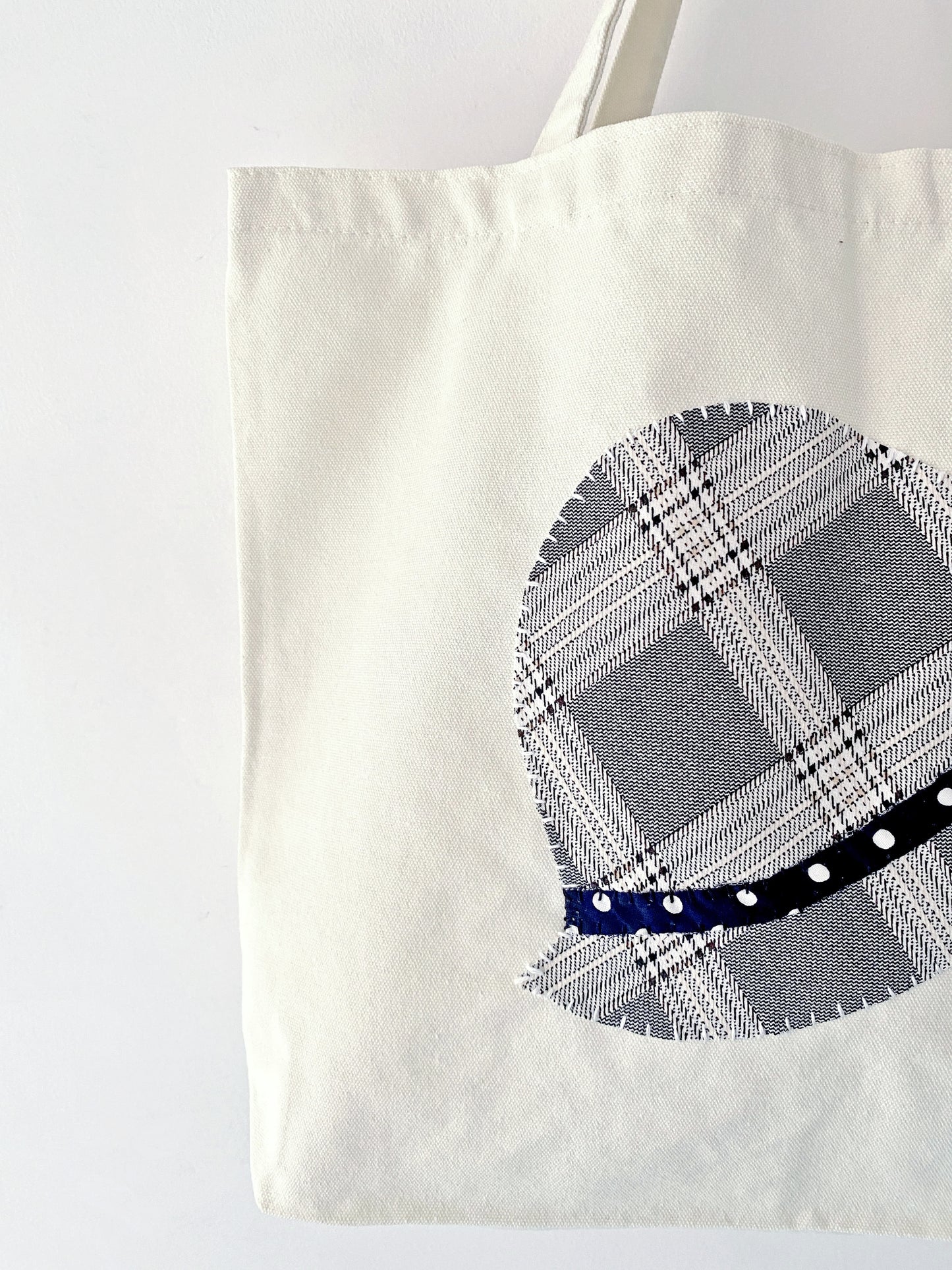 relaxed fabric bag as a thoughtful lifestyle gift