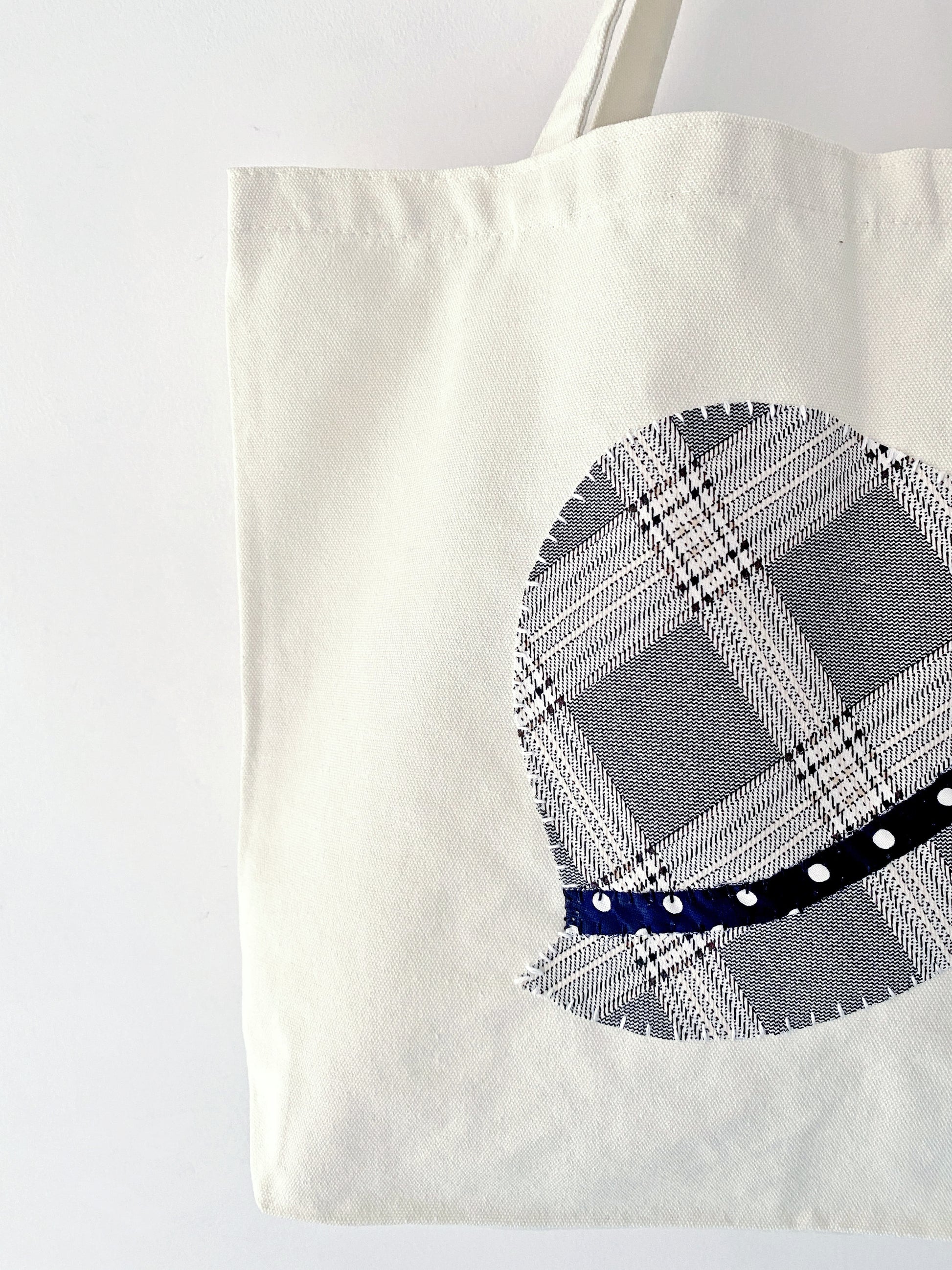 relaxed fabric bag as a thoughtful lifestyle gift