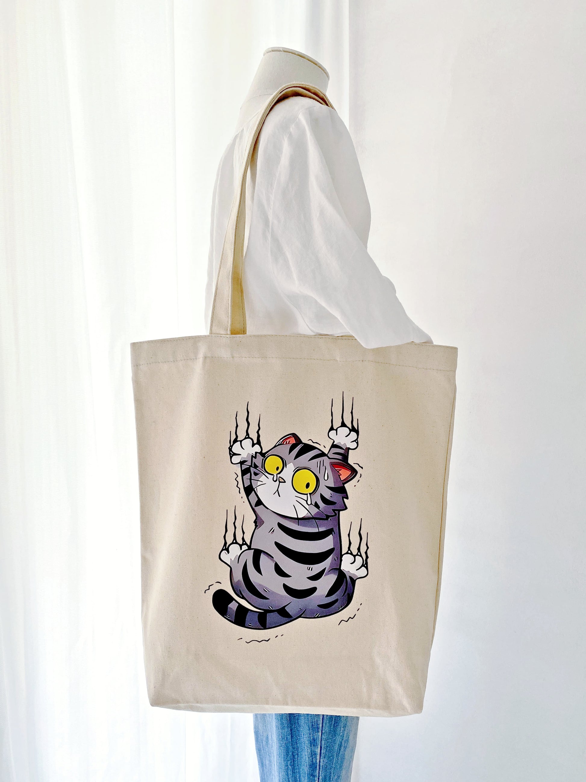 durable everyday tote bag featuring a surprised cat design