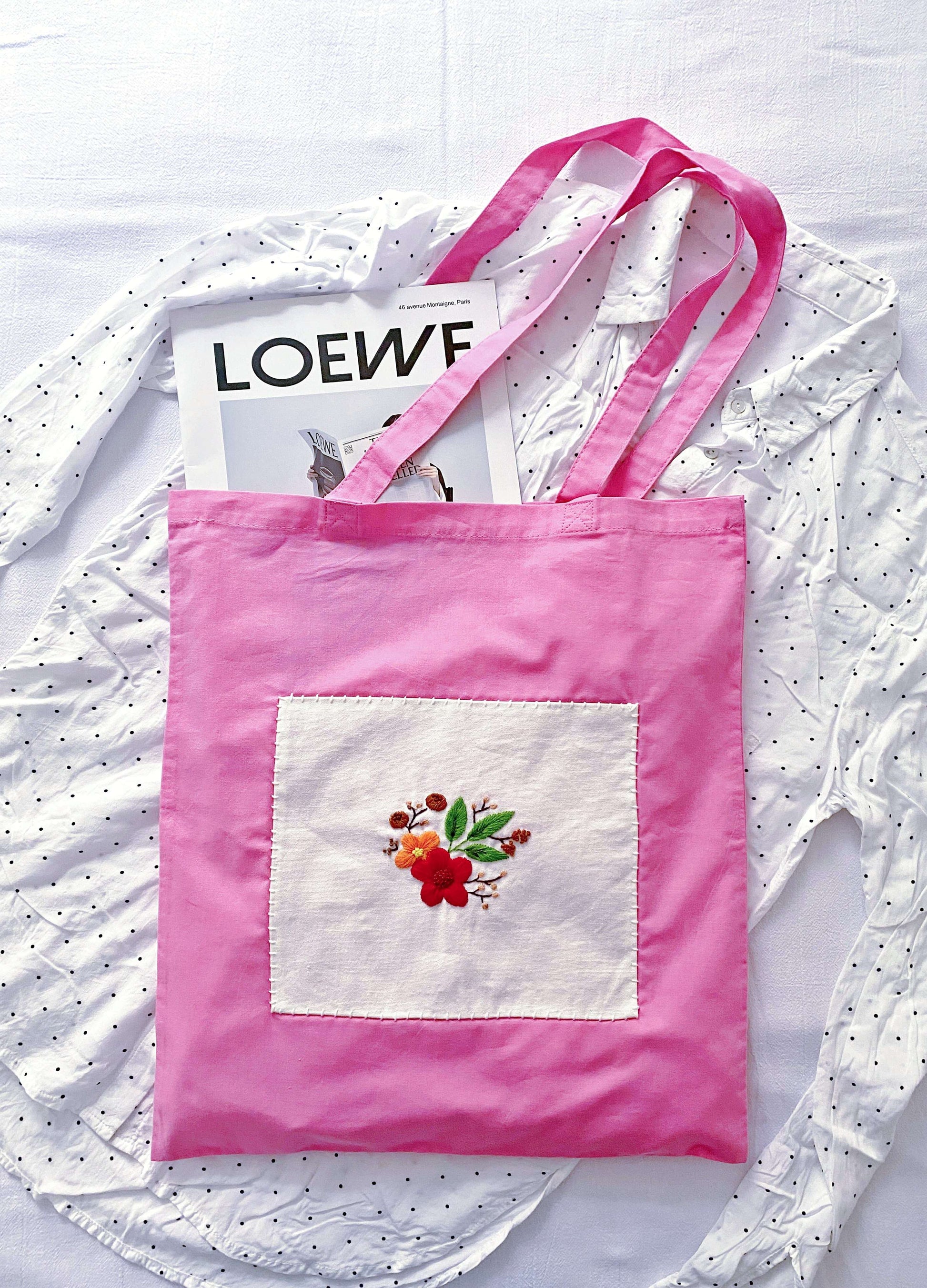 Minimalist aesthetic oversized bag paired with a linen summer outfit.