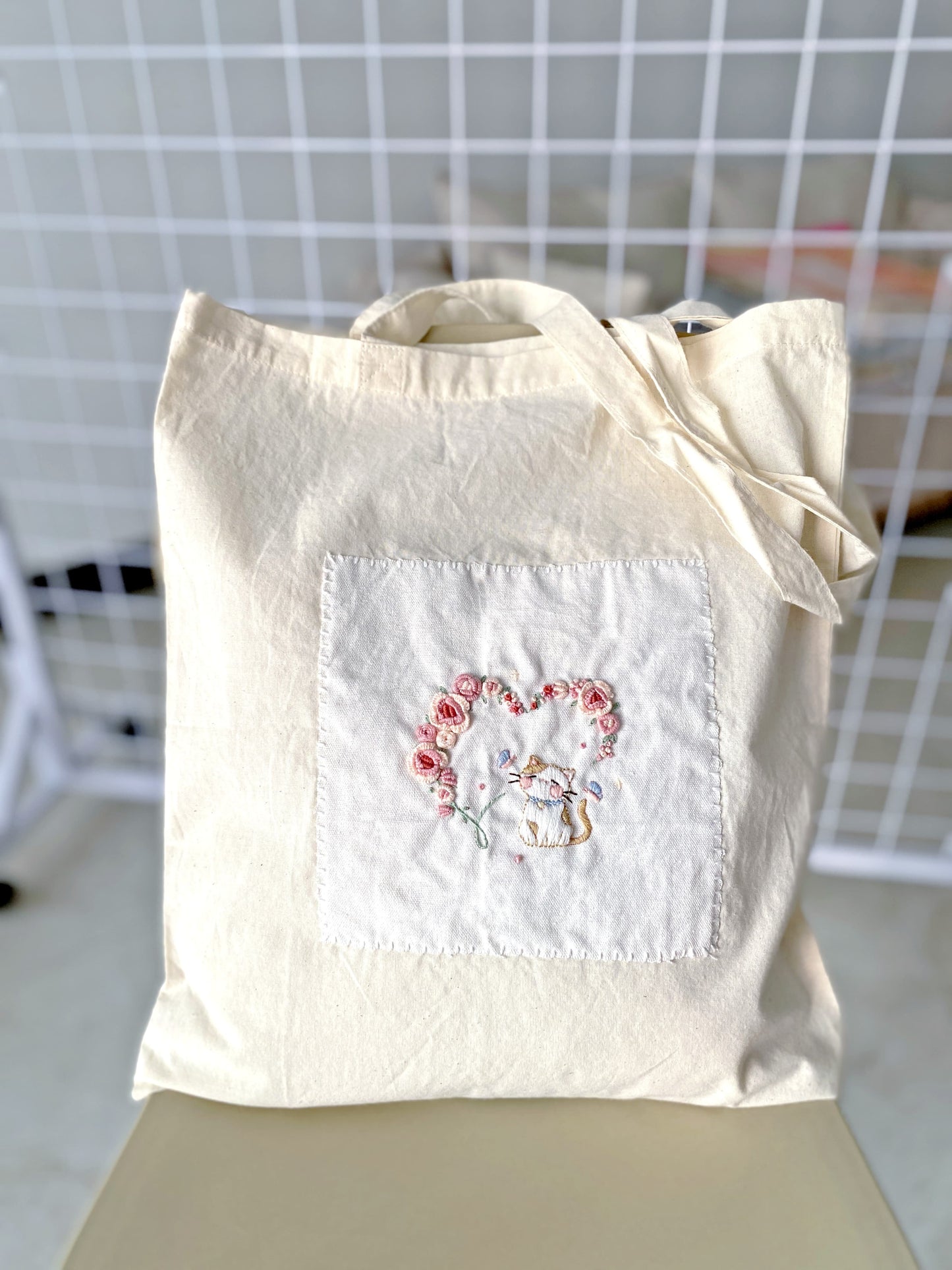 Show me a fashionable, large bag made from natural, sustainable cotton.
