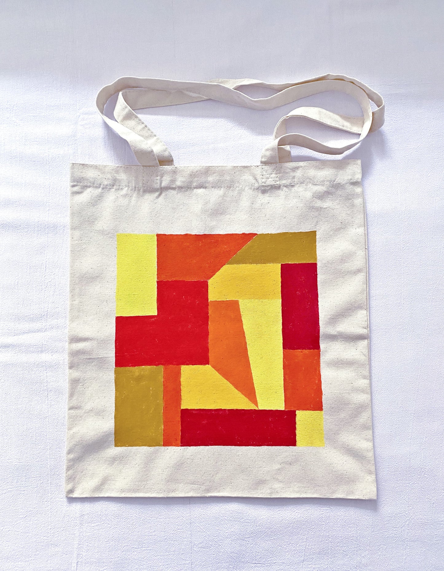 Neutral tone canvas bag paired with a linen trench coat for a quiet luxury look.