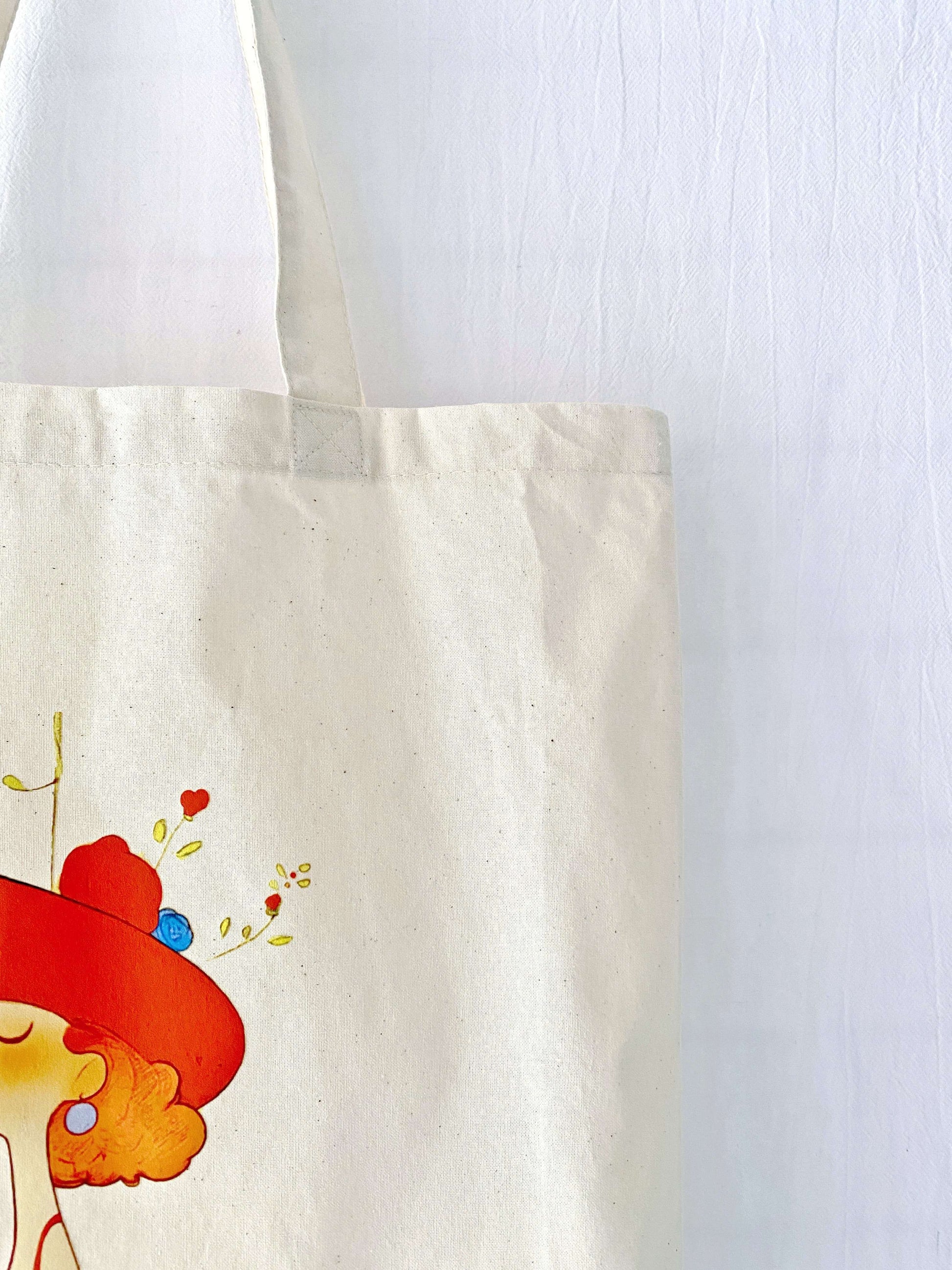 Reusable cotton shopping tote with soft, flexible structure