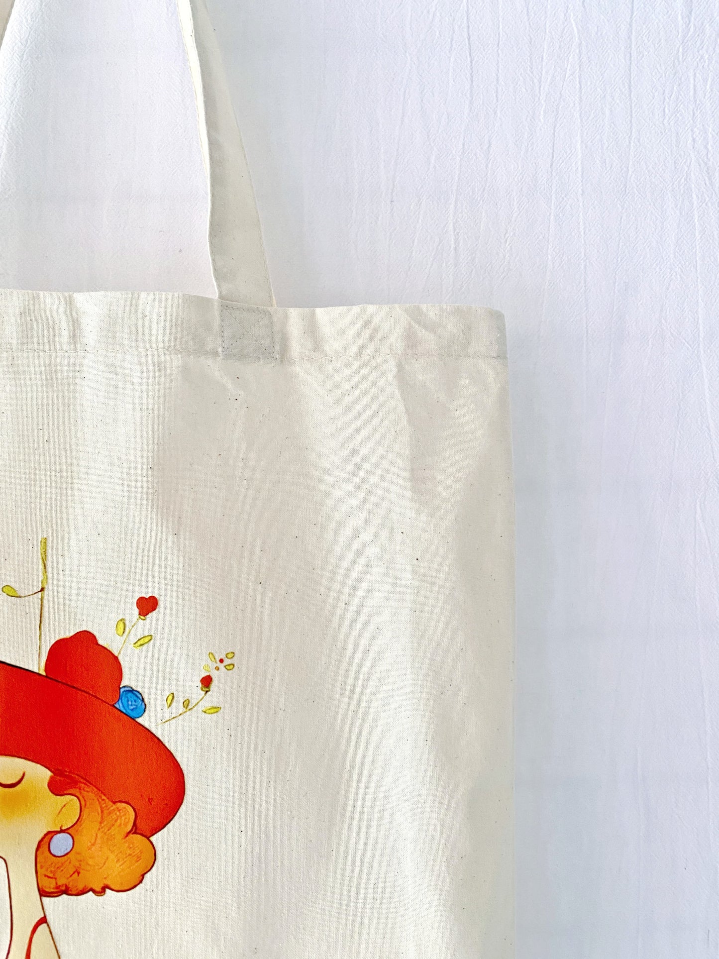 Reusable cotton shopping tote with soft, flexible structure