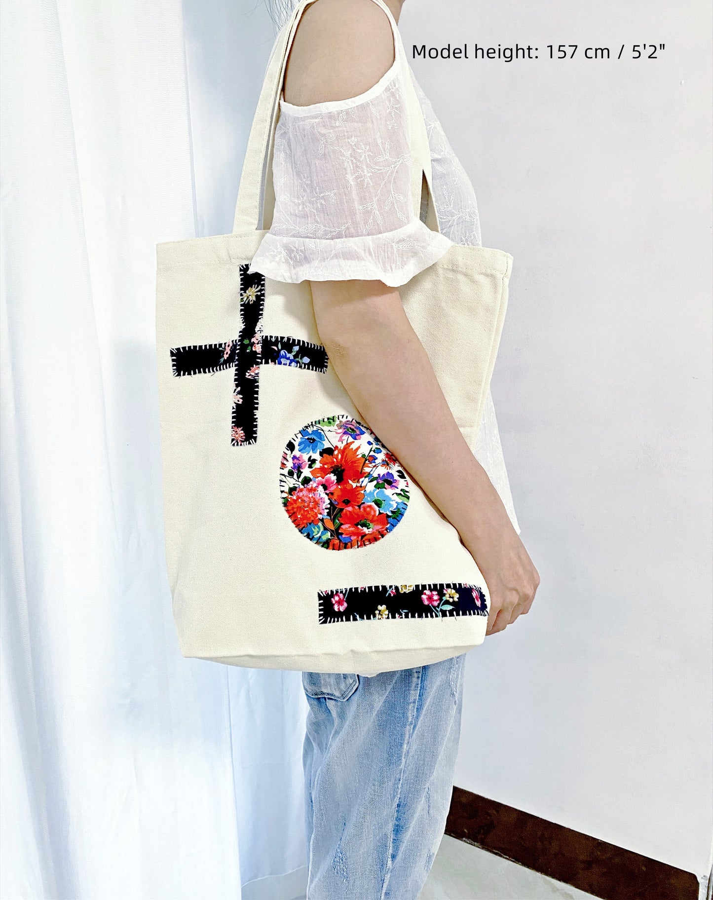 Soft-structured canvas bag styled for minimal daily outfits