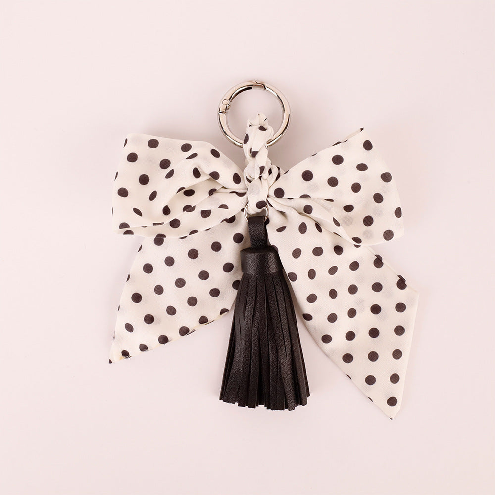 Small bow accessory for a shoulder bag
