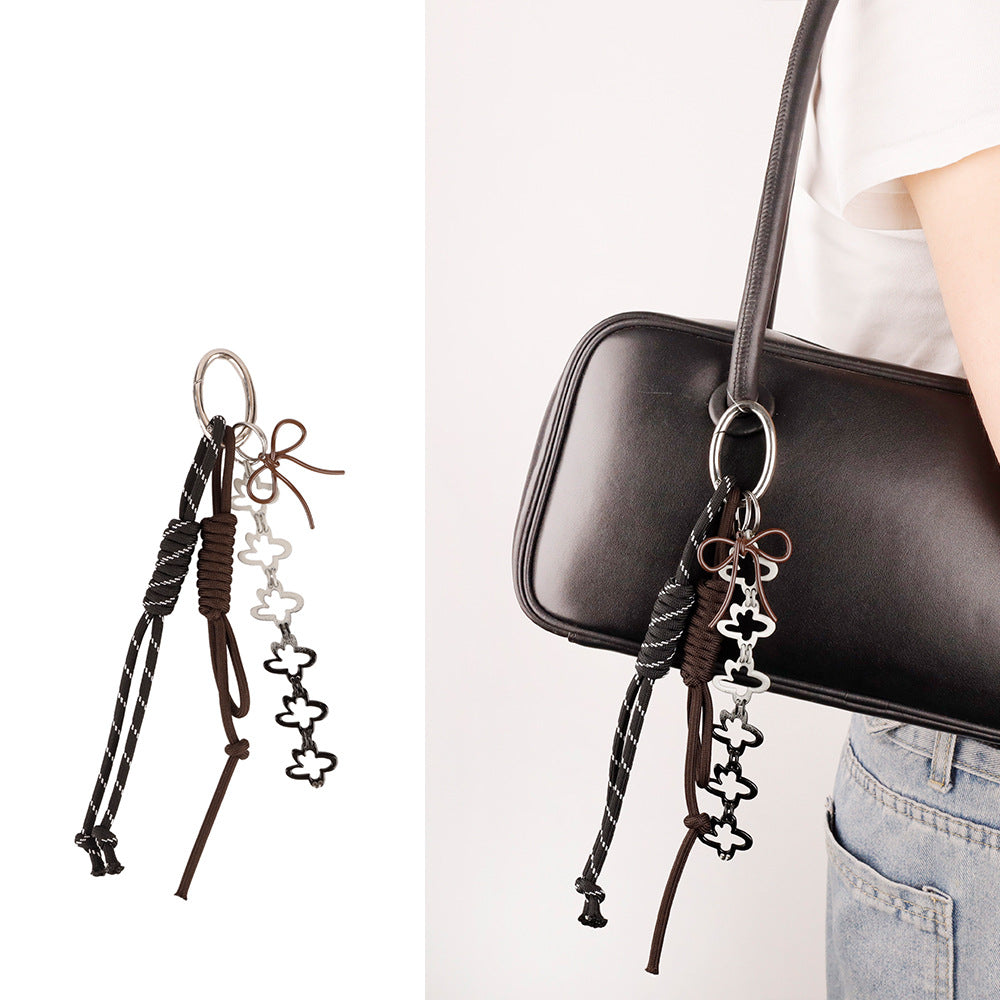 Sporty bag clip decoration paired with casual weekend gear