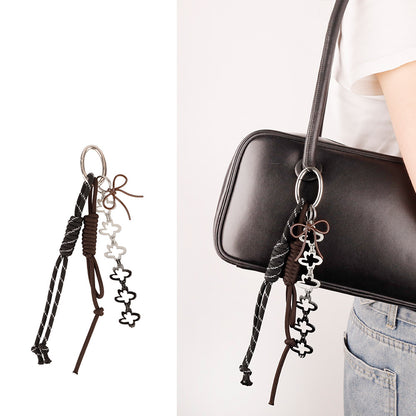 Sporty bag clip decoration paired with casual weekend gear