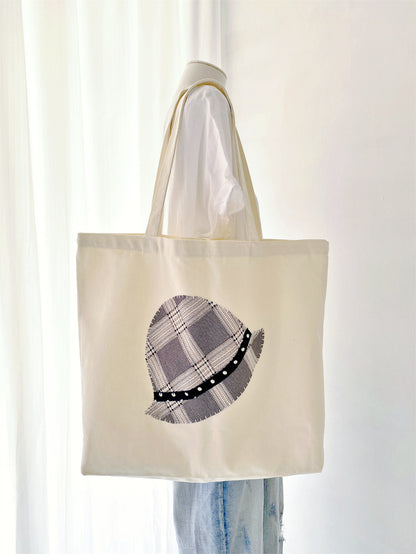 simple carryall for modern minimalist wardrobes