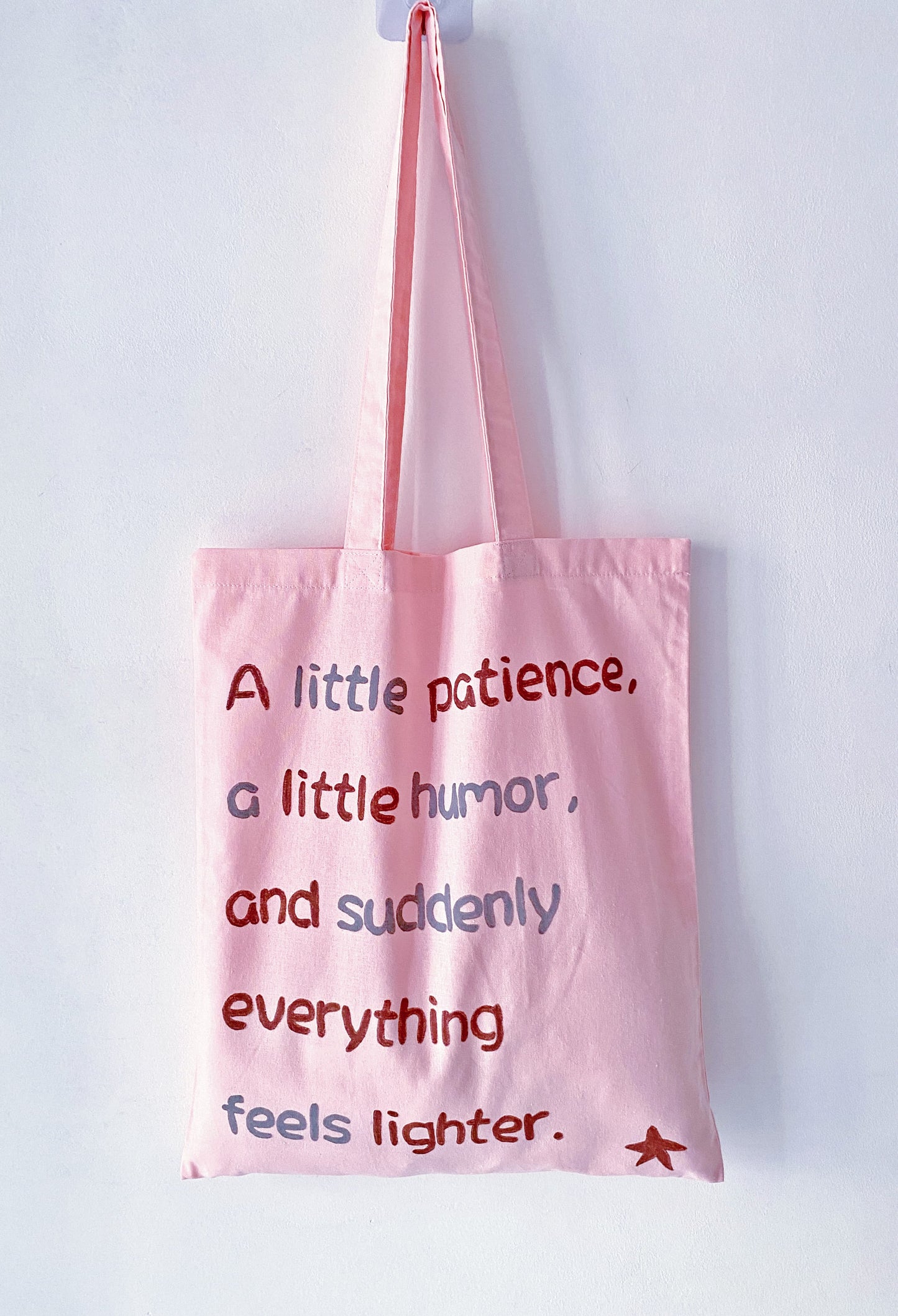 relaxed everyday bag that fits books, groceries and weekend plans