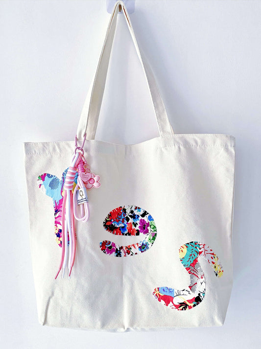 Lightweight foldable canvas carrier designed for effortless morning commutes.