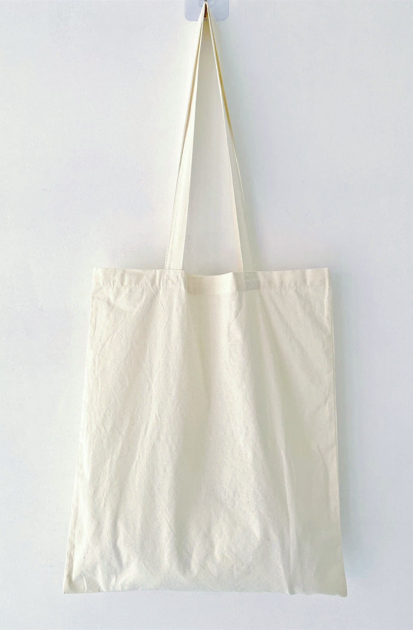 Simple and sustainable fashion tote bag