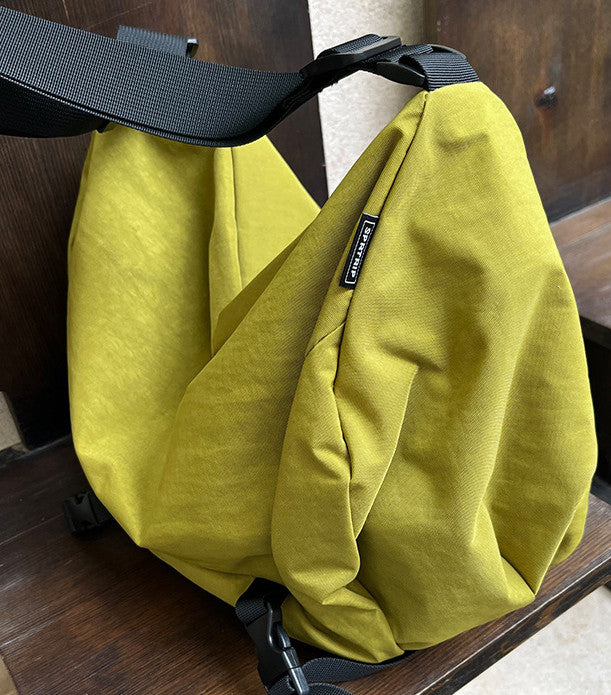 Roomy everyday bag for walks and casual outings