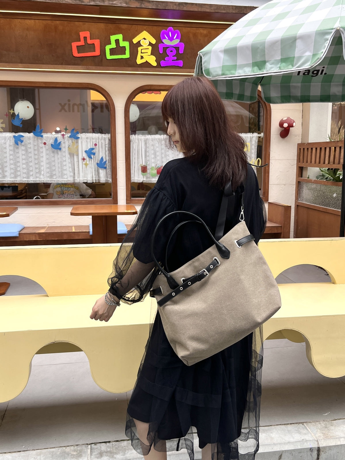 Women’s canvas tote bag with matching inner pouch design