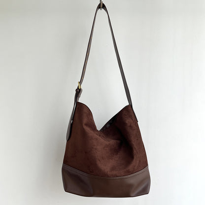 Women's bag suited to weekend travel