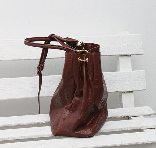 Distinctive Vintage Leather Handbag for Sophisticated Women