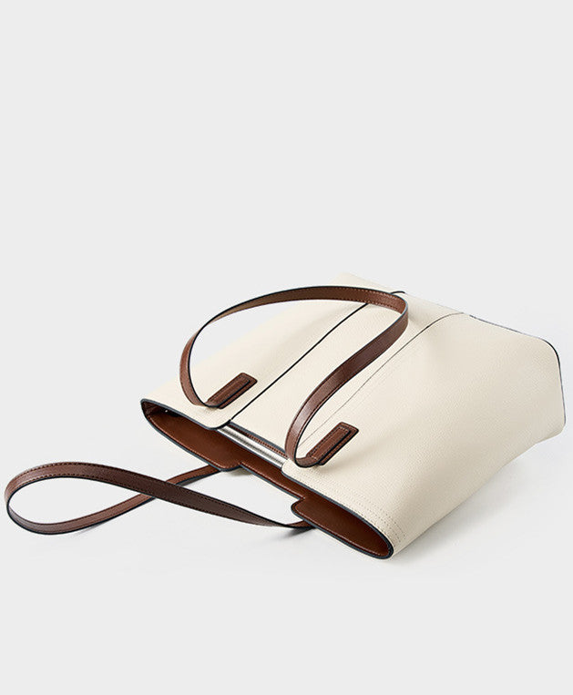 Elegant Leather Handbag with Versatile Carrying Options