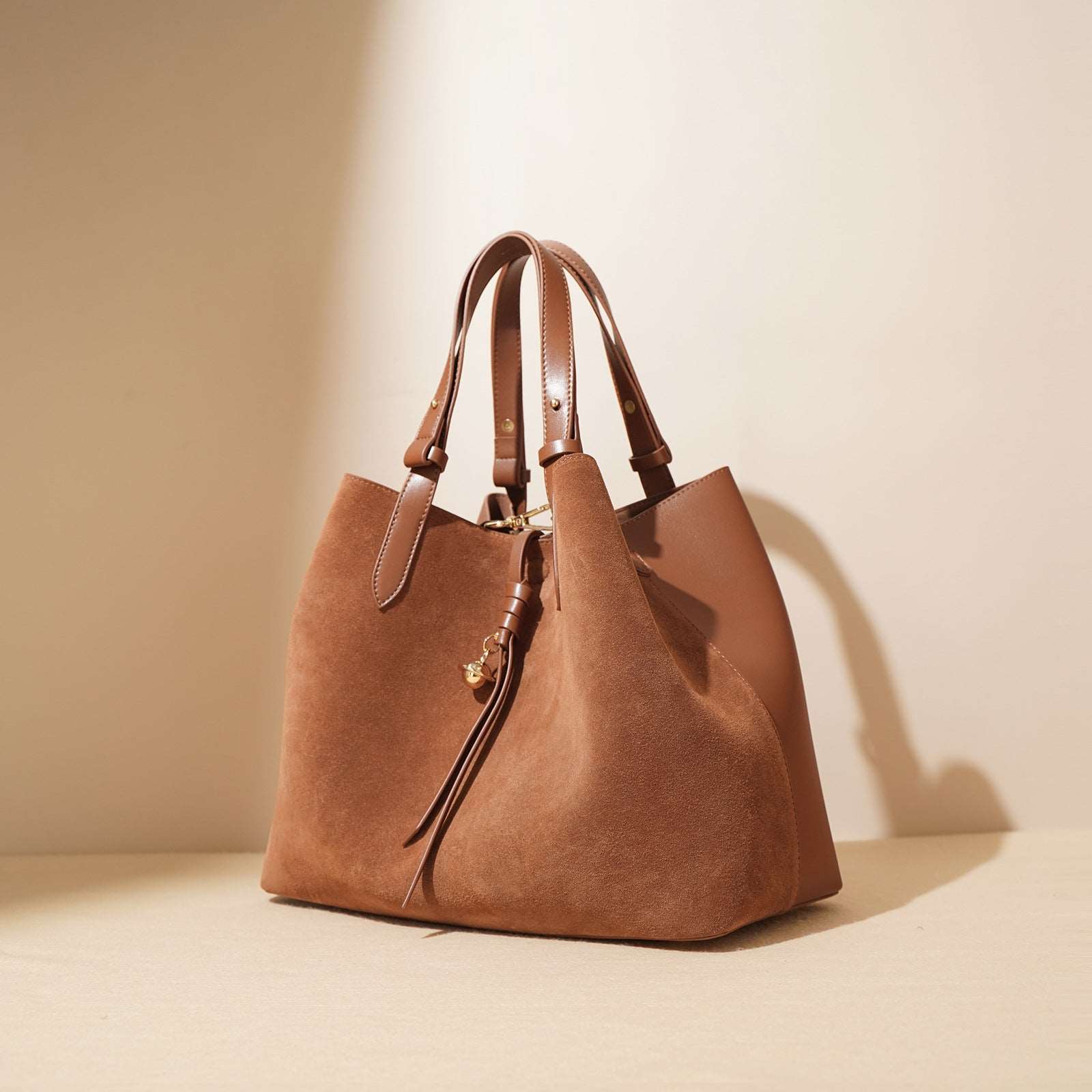 Fashionable Leather Tote Handbag for Office and Casual Wear