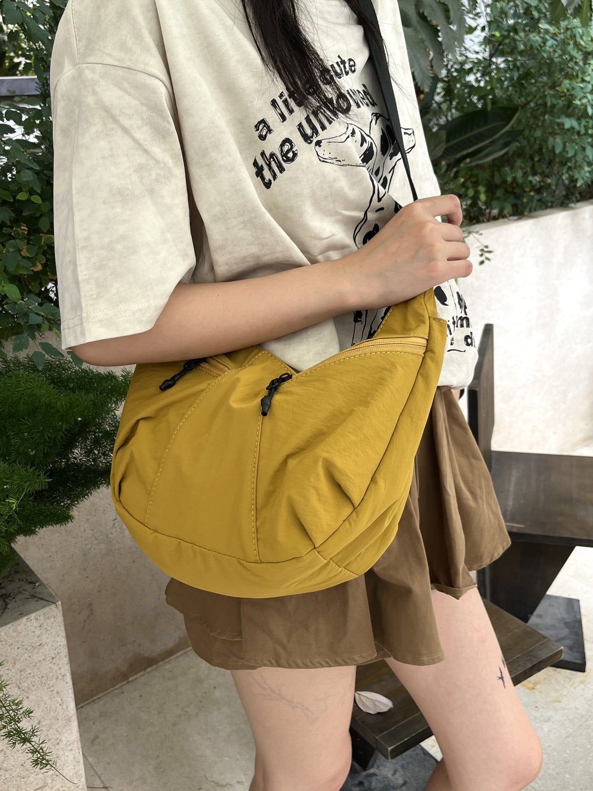Women's chest bag for convenient daily carrying