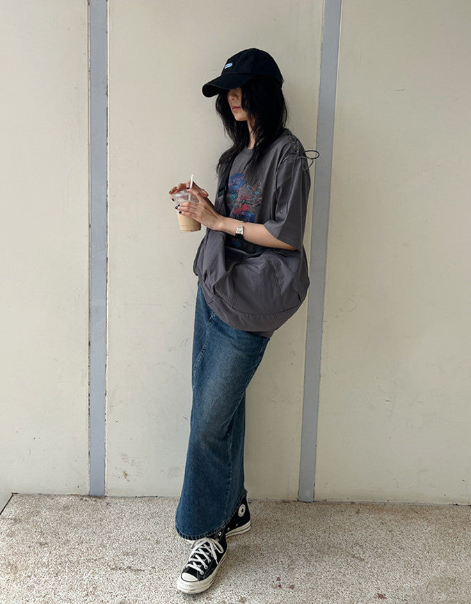 Relaxed style shoulder bag for outdoor walks