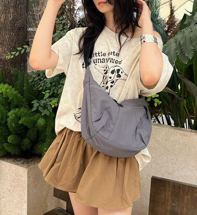 Women's crossbody bag for carrying personal belongings