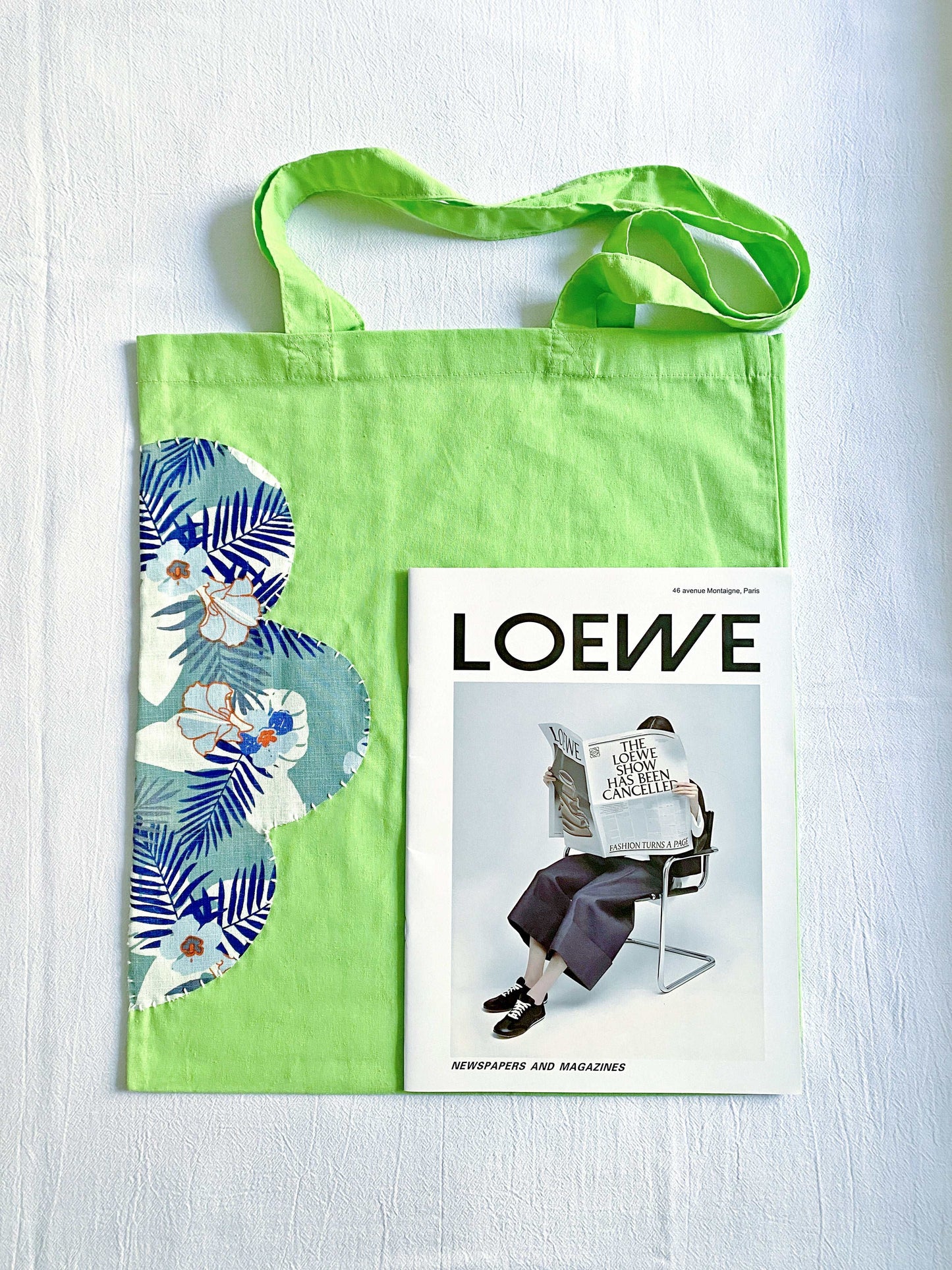 Casual cotton shoulder bag in pale green, created for shopping, books, and everyday essentials