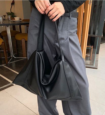 Casual tote for park walks and weekend plans