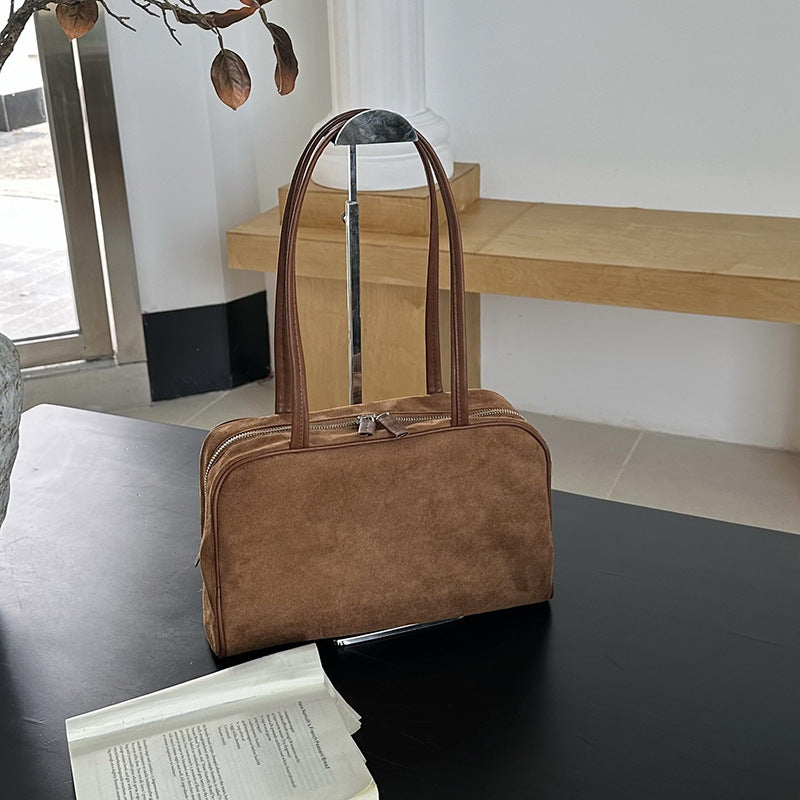 Handbag design for weekend walks and leisure time