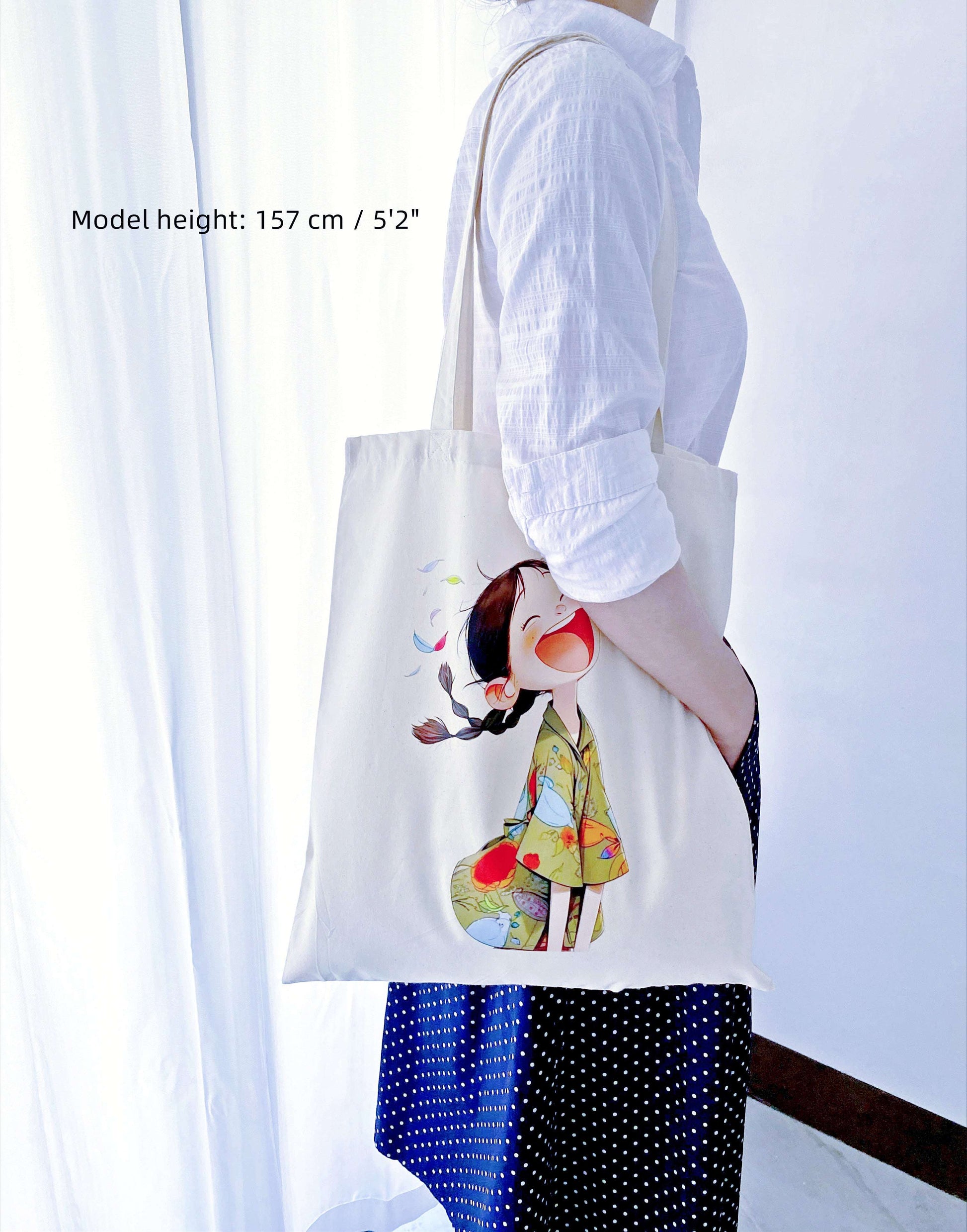 Light and soft, this tote bag with a cheerful 'laughing girl' print is ideal for gifting to those who appreciate playful and eco-friendly accessories.