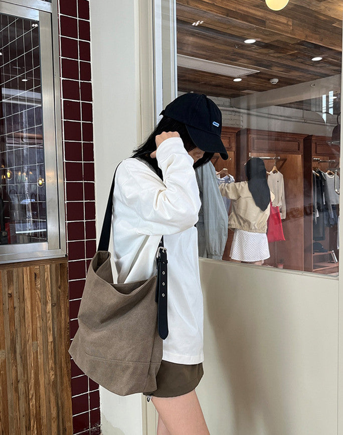 Canvas carryall with room for daily essentials on the go