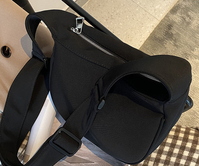 Everyday shoulder bag for easy hands-free carrying