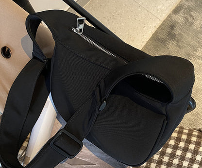 Everyday shoulder bag for easy hands-free carrying