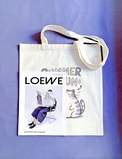 Cotton tote with a whimsical kitty print – a comfortable, everyday bag with a playful touch that supports a sustainable lifestyle.