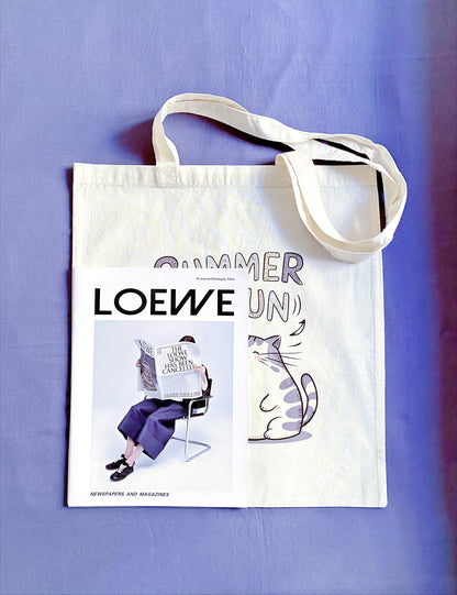 Cotton tote with a whimsical kitty print – a comfortable, everyday bag with a playful touch that supports a sustainable lifestyle.